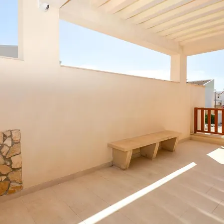 2 Bedroom Gorgeous In Scoglitti