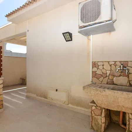2 Bedroom Gorgeous In Holiday home Scoglitti