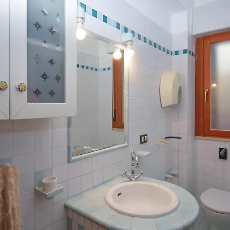 2 Bedroom Gorgeous In Holiday home